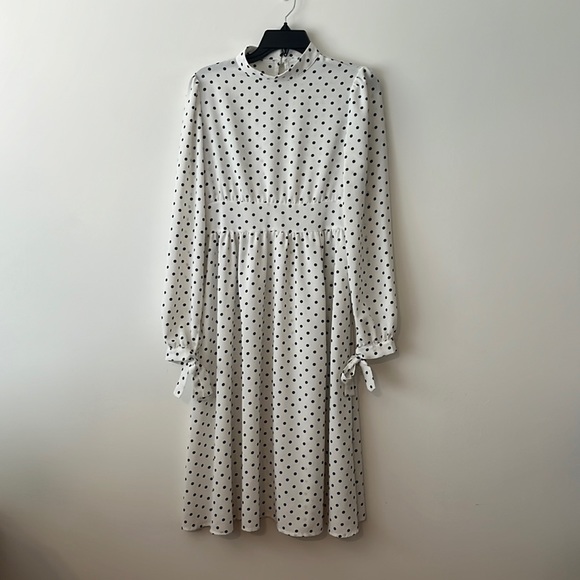 Dot Pattern Long-sleeved Dress - Picture 2 of 12